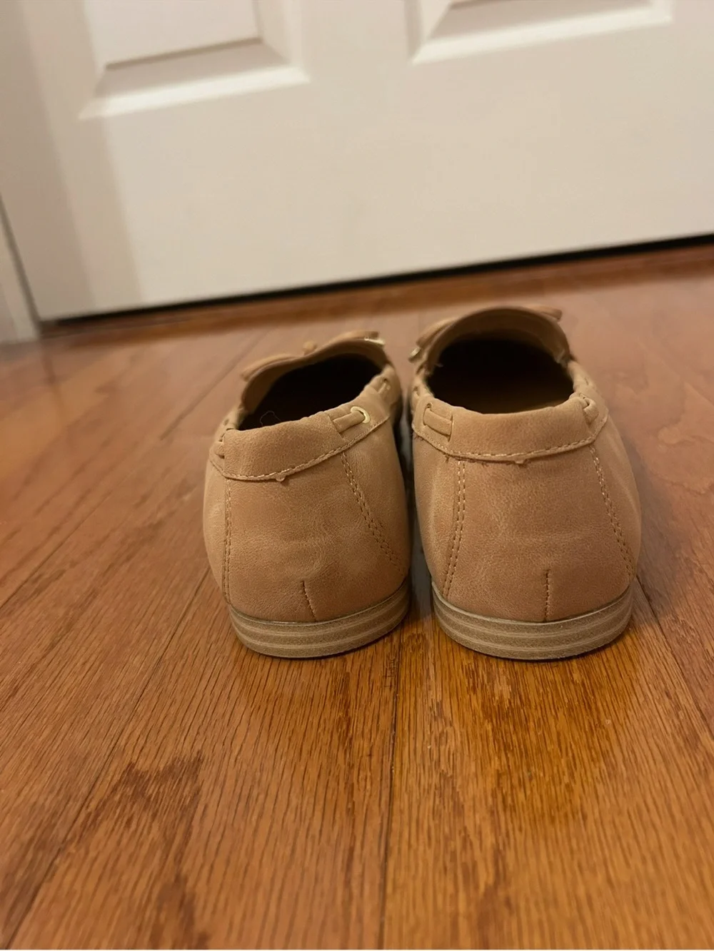 Dolce Vita Modern Tan Driving Loafers Women's Size 9 Bow Slip-On Minimalist